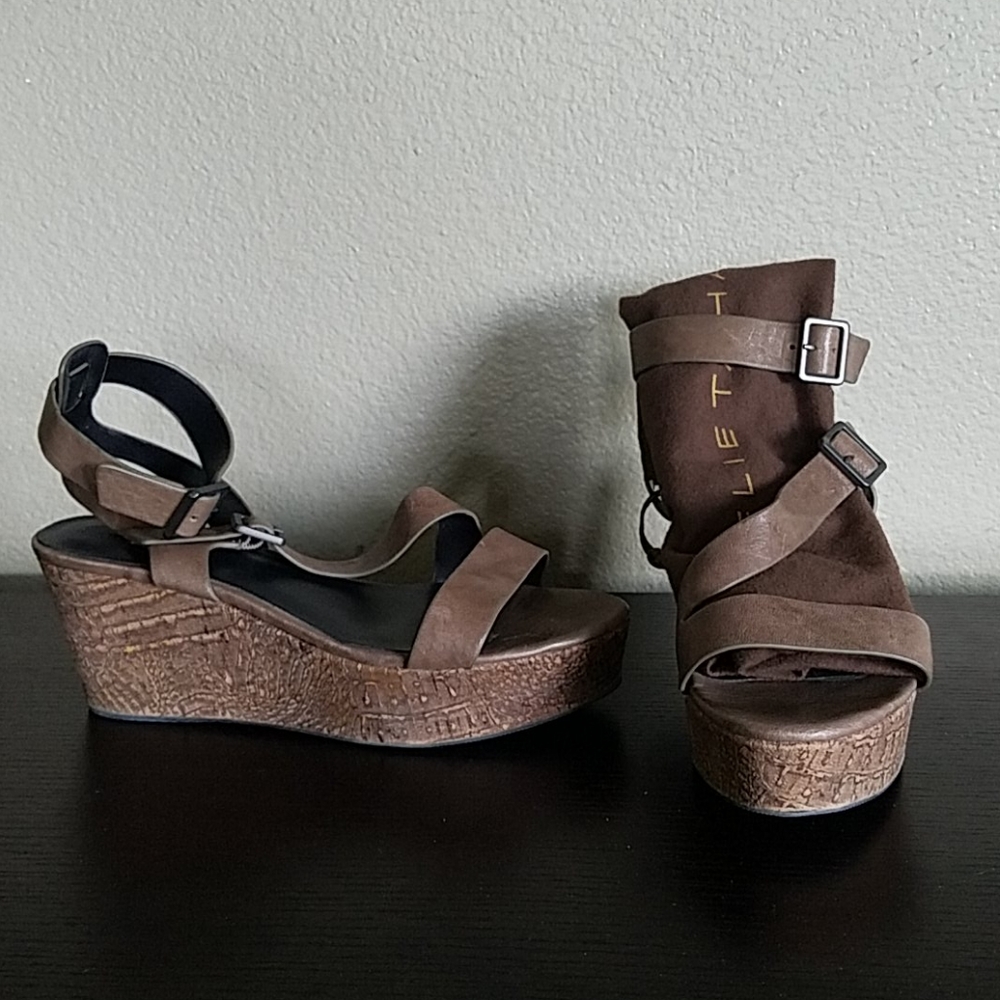 Elie Tahari wedges